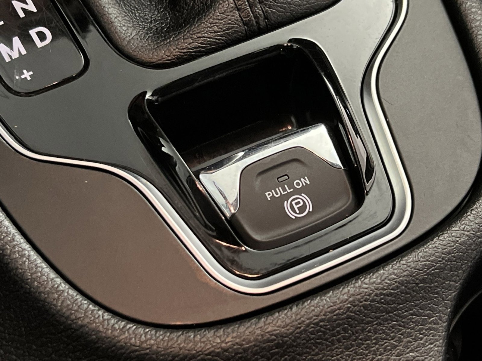 Used 2023 Jeep Cherokee Altitude Lux image 35