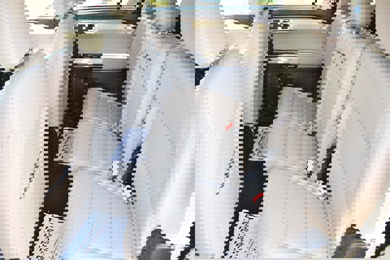 Used 2024 Ford Explorer XLT w/ Equipment Group 202A image 10