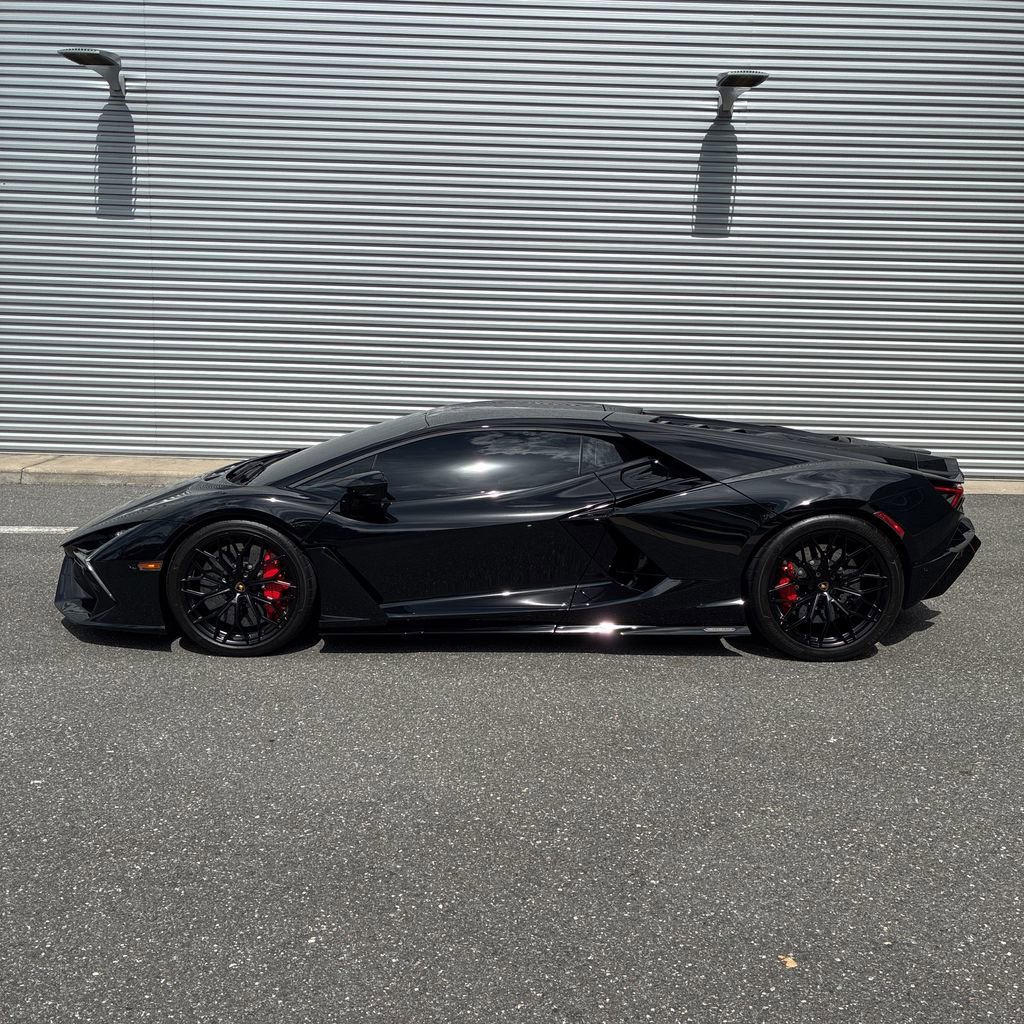 Used 2024 Lamborghini Revuelto AWD/4WD image 18
