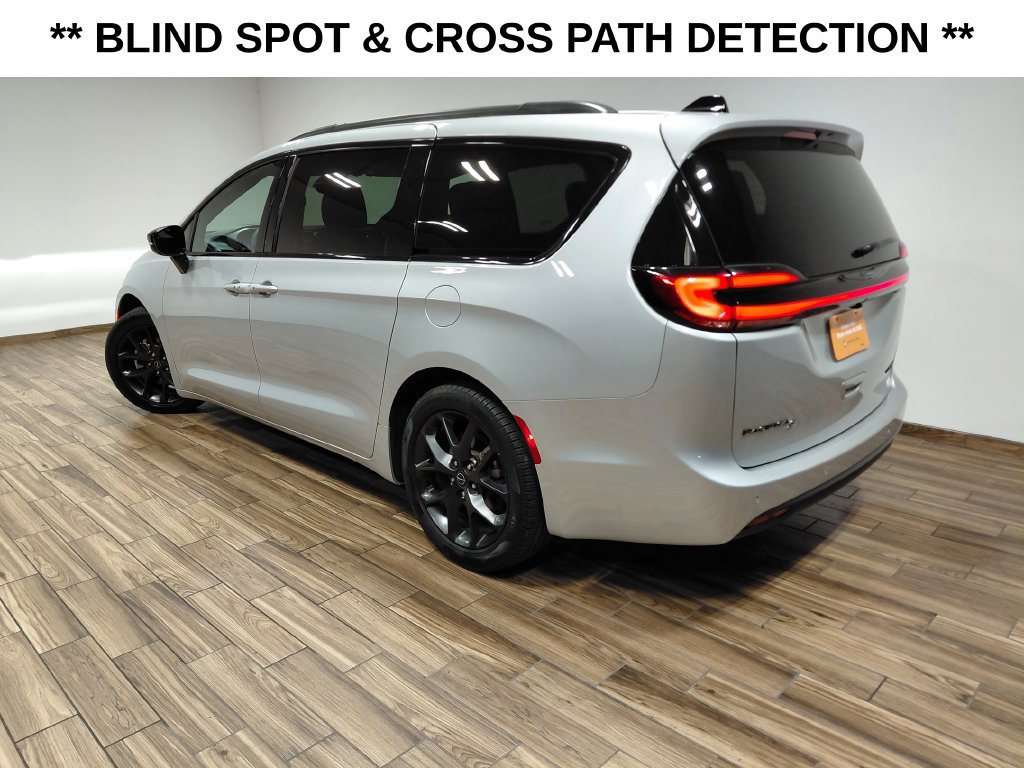 Certified 2026 Chrysler Pacifica Limited w/ S Appearance Package FWD image 13