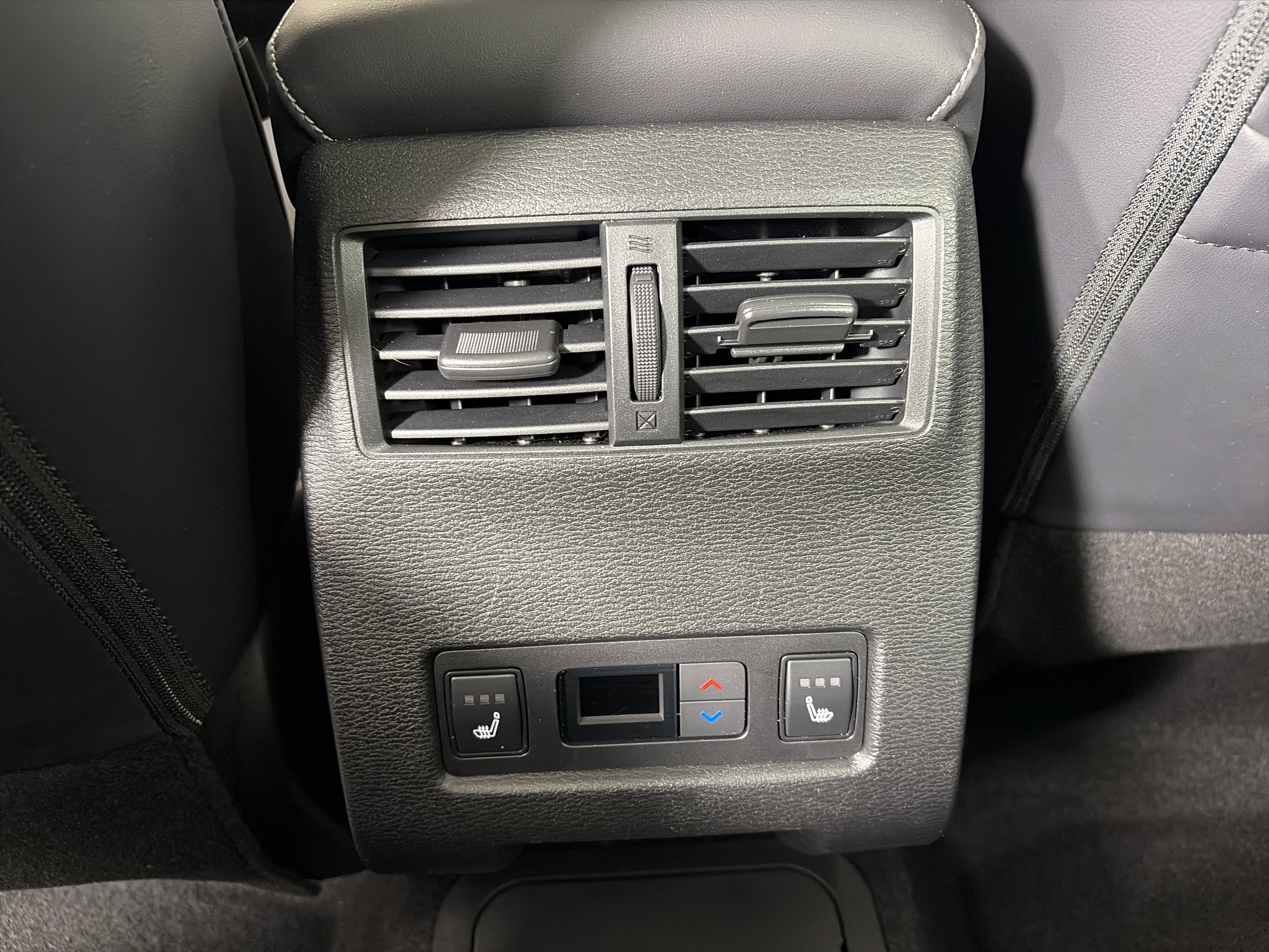 Used 2025 Mitsubishi Outlander SEL image 40