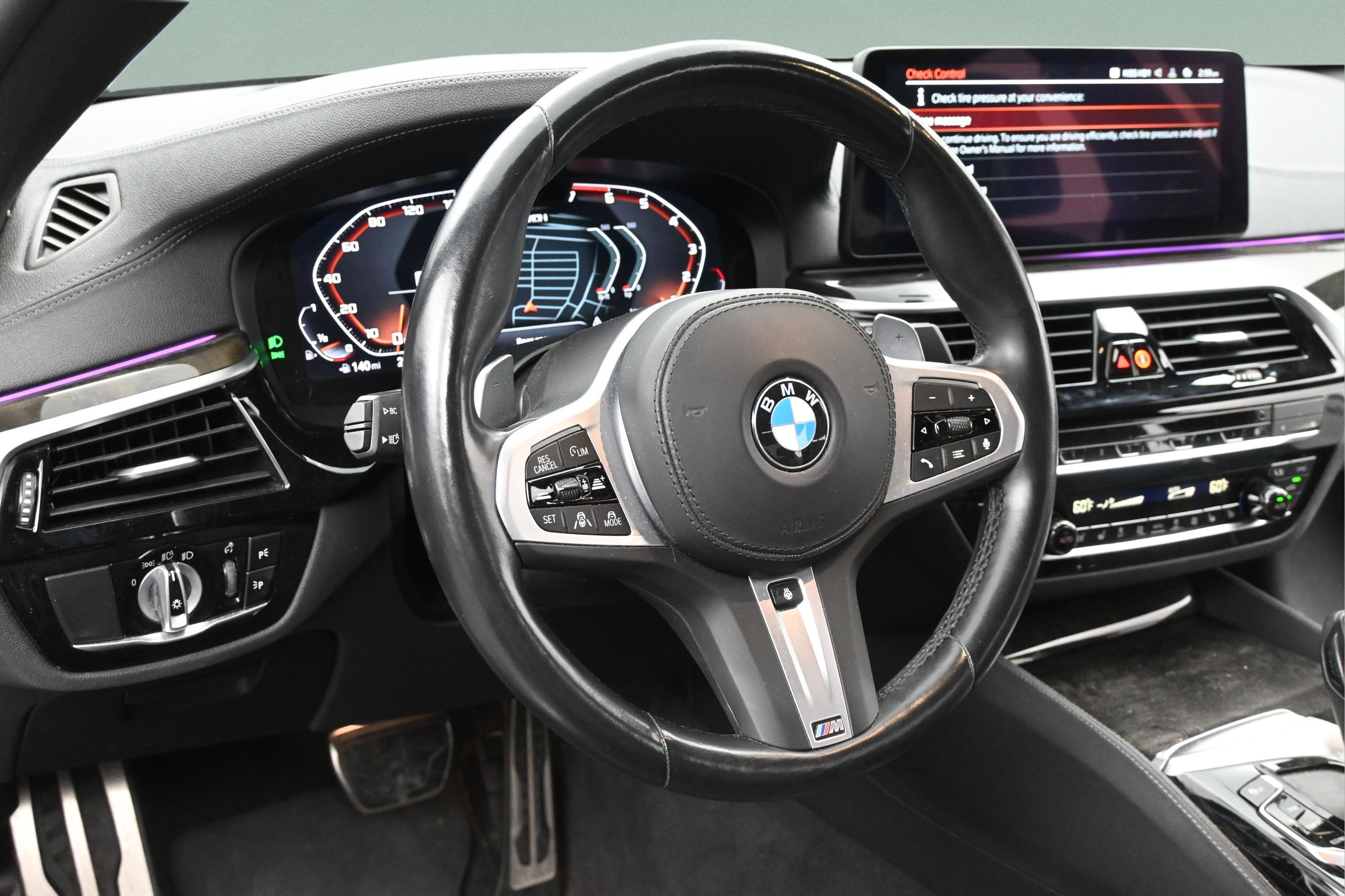 Used 2022 BMW M550i xDrive w/ Dynamic Handling Package AWD/4WD image 13