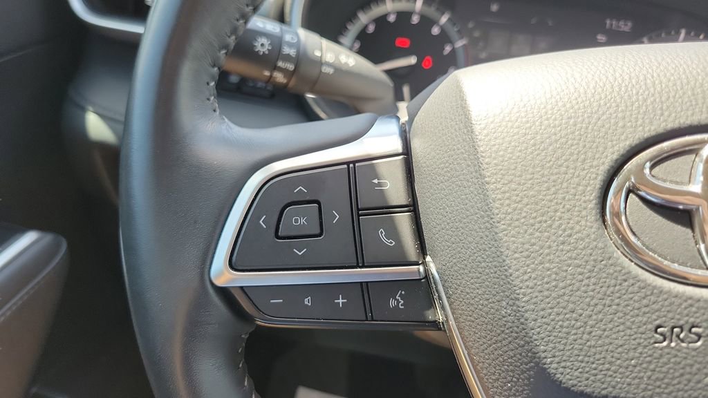 Used 2021 Toyota Highlander XLE image 21