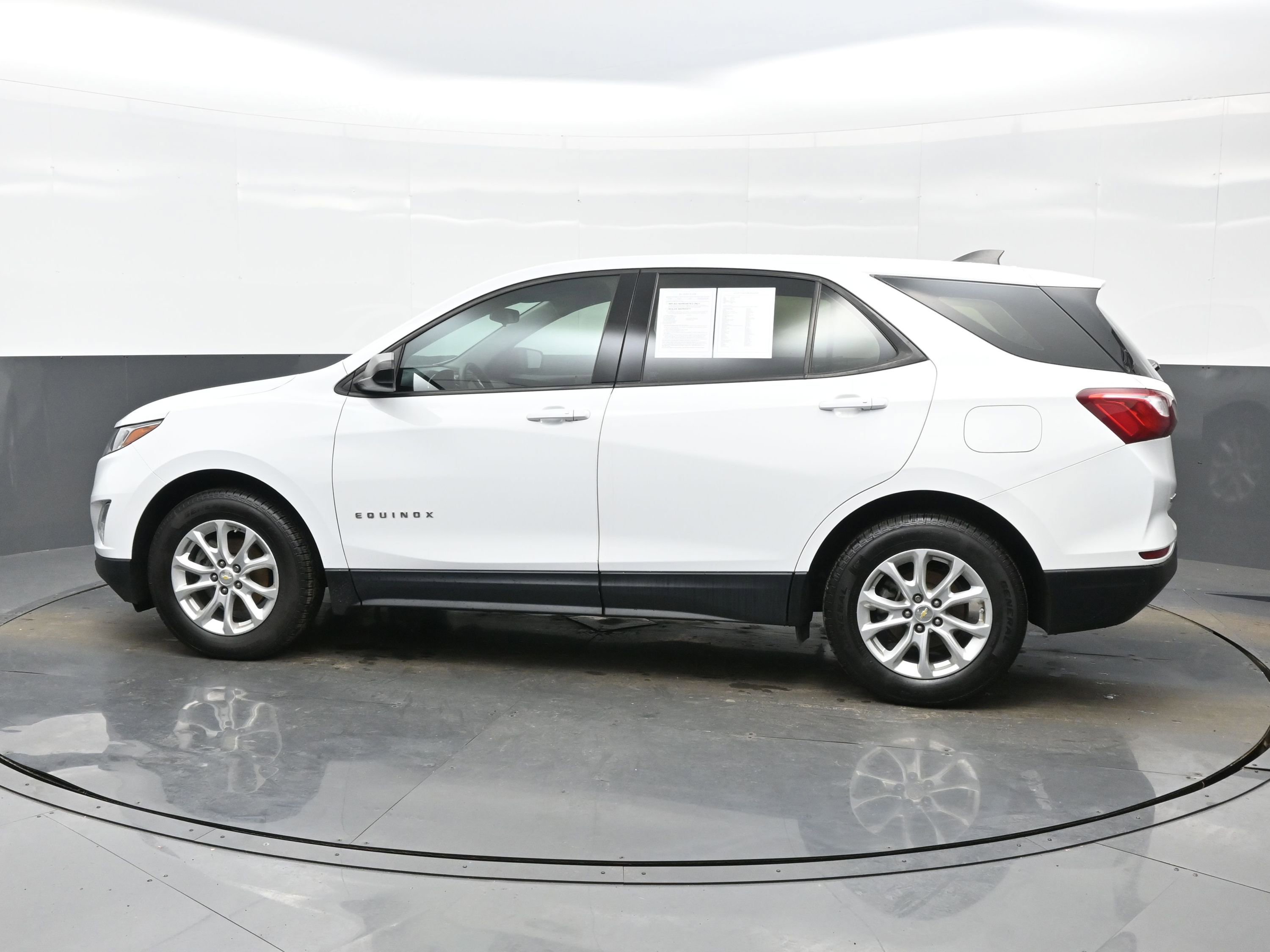 Used 2019 Chevrolet Equinox LS image 3