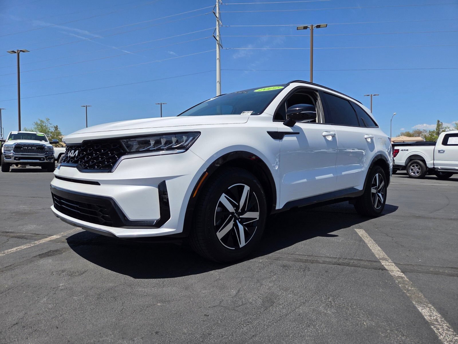 Used 2022 Kia Sorento S w/ Panoramic Sunroof Package FWD image 2