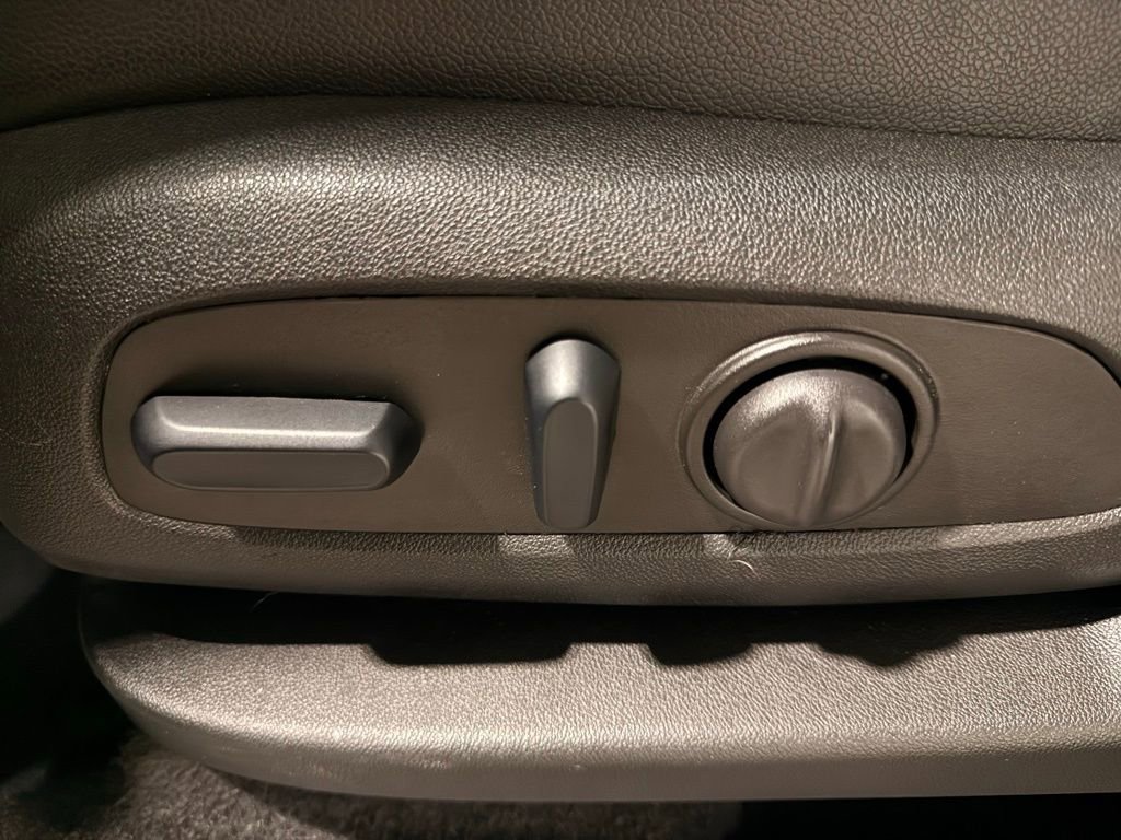 Used 2024 GMC Terrain SLT image 13