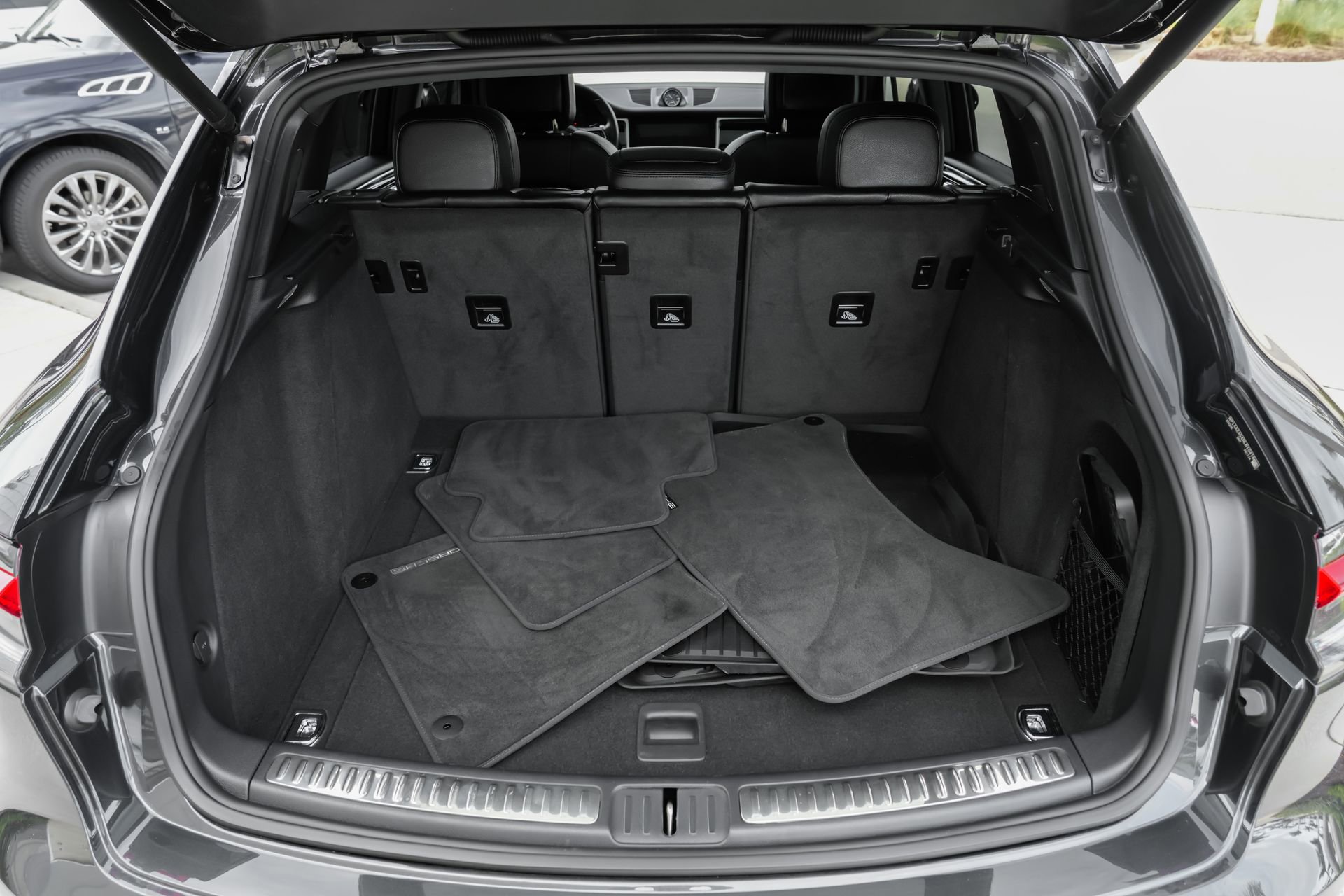 Used 2022 Porsche Macan image 41