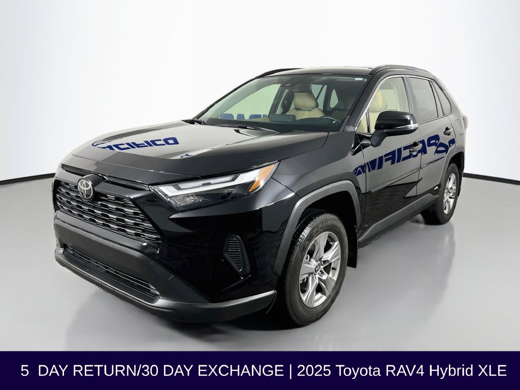 Used 2025 Toyota RAV4 XLE AWD/4WD image 4