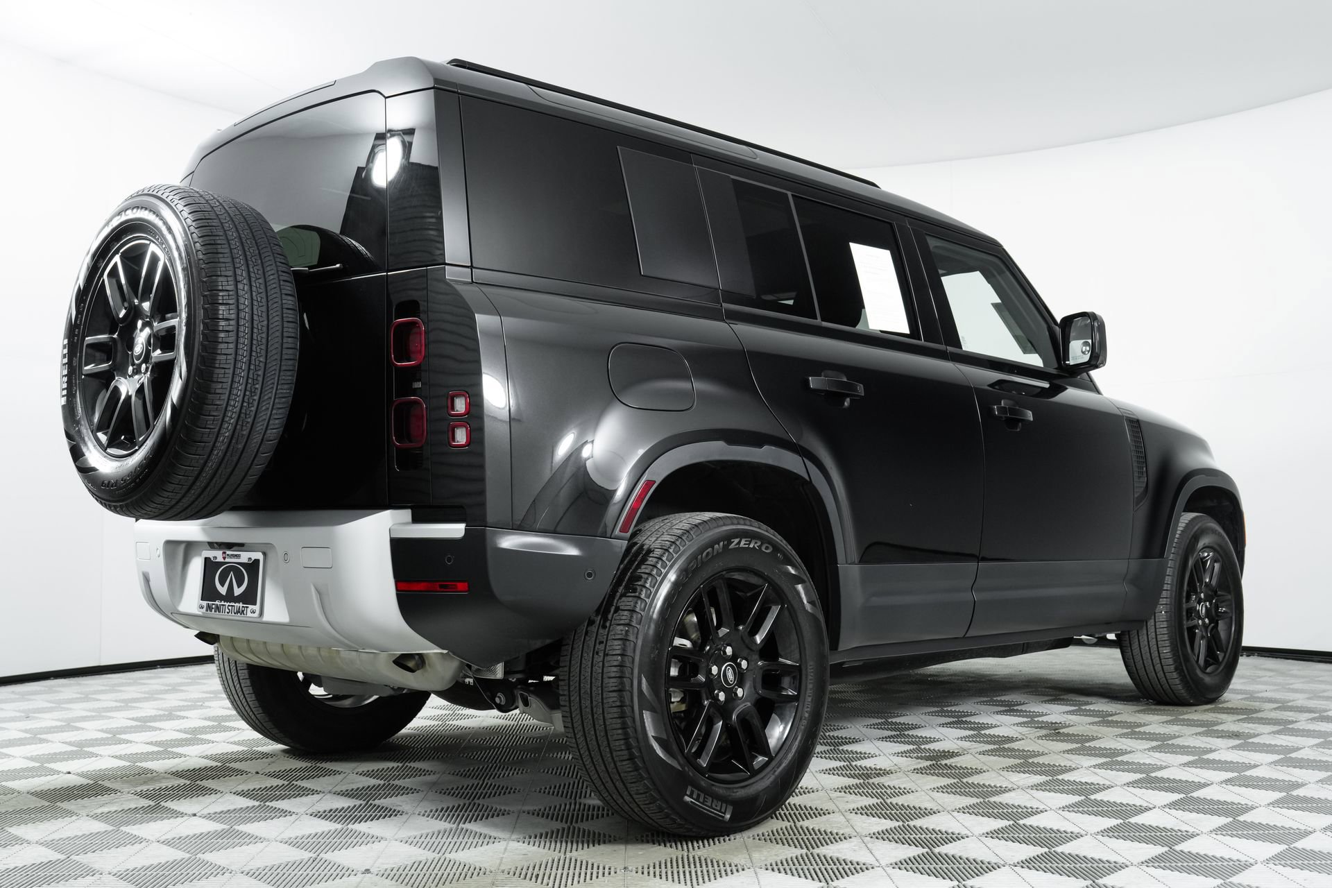 Used 2025 Land Rover Defender 110 S image 17