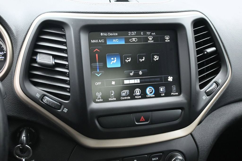 Used 2017 Jeep Cherokee Latitude w/ Cold Weather Group AWD/4WD image 15