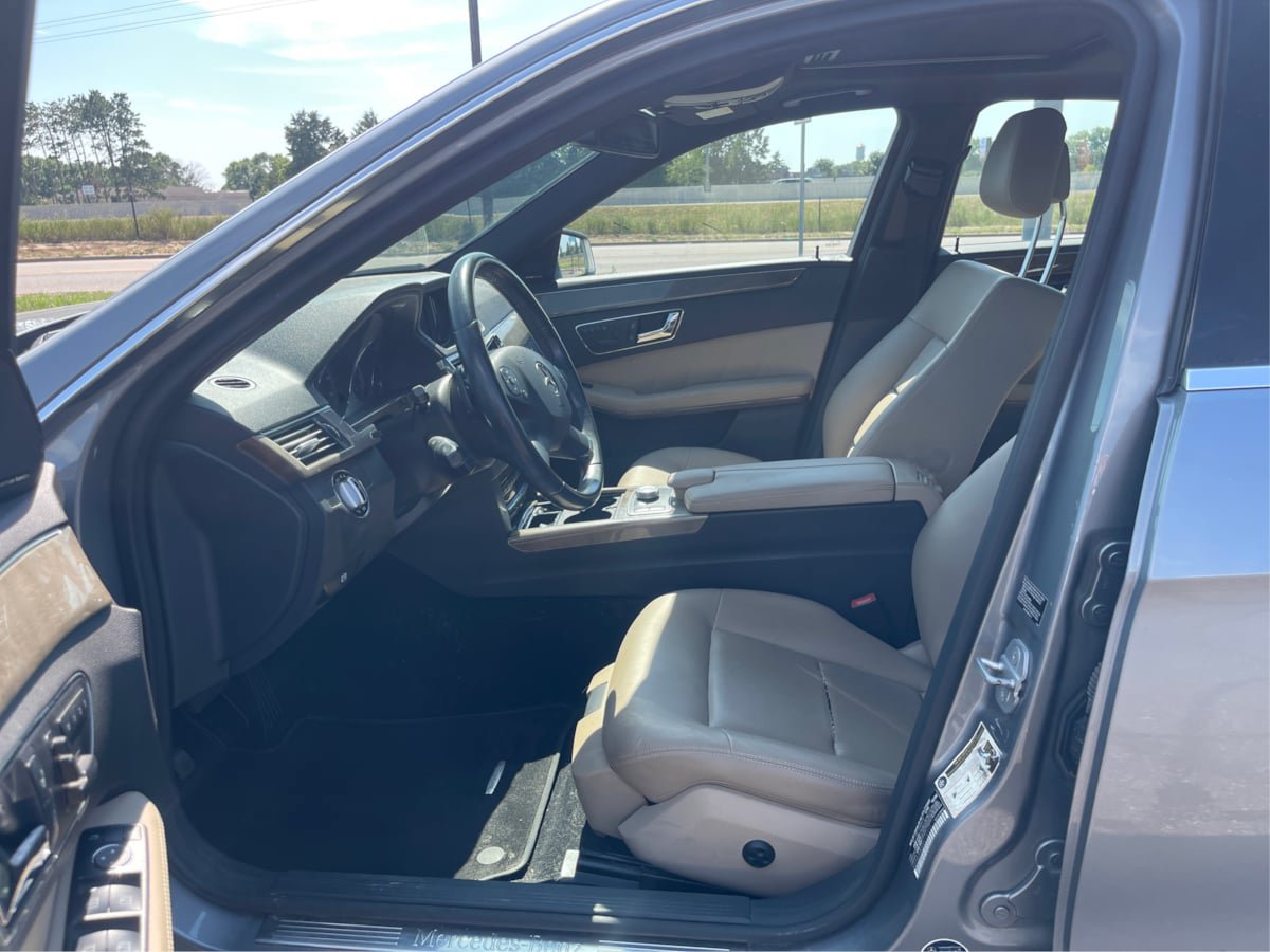 Used 2010 Mercedes-Benz E 350 4MATIC Sedan image 9