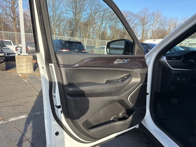 Used 2022 Jeep Grand Cherokee Altitude image 36