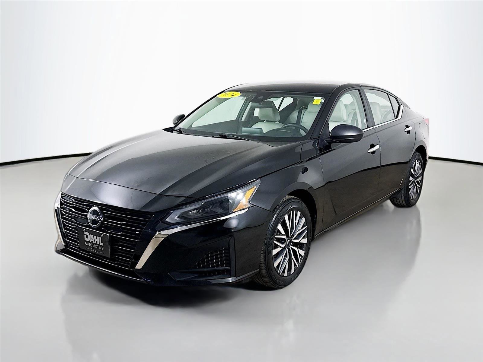 Used 2024 Nissan Altima 2.5 SV AWD/4WD image 4