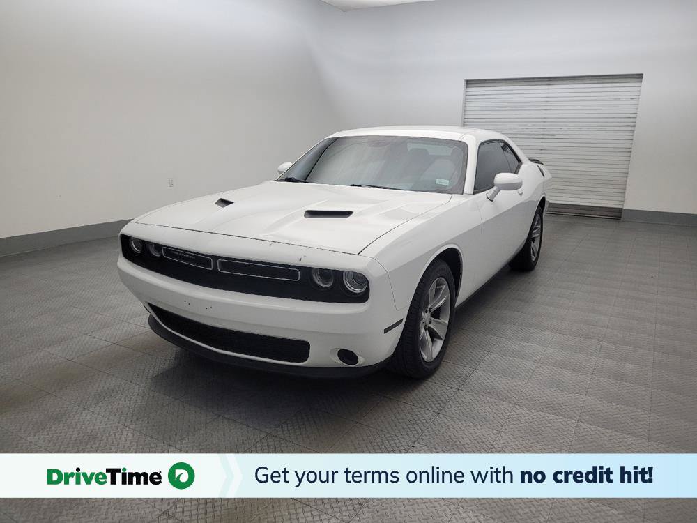 Used 2016 Dodge Challenger SXT RWD image 1