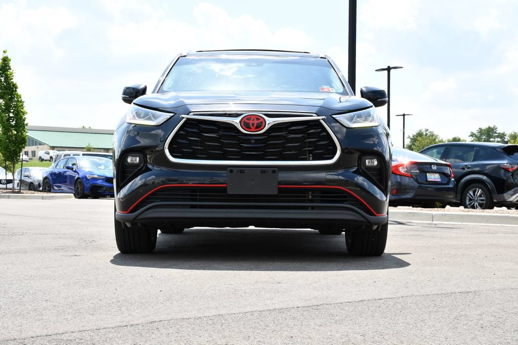 Used 2021 Toyota Highlander Limited AWD/4WD image 2