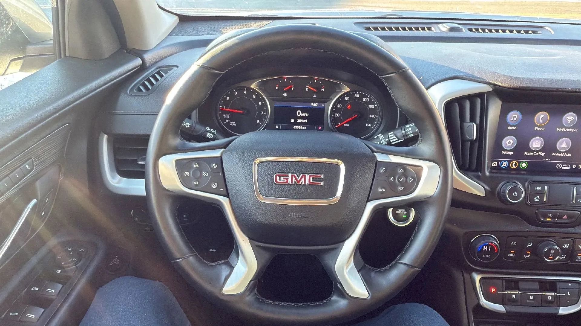 Used 2024 GMC Terrain SLT image 10