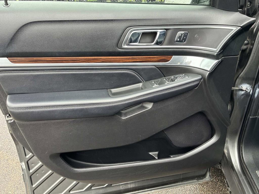Used 2017 Ford Explorer Limited AWD/4WD image 22