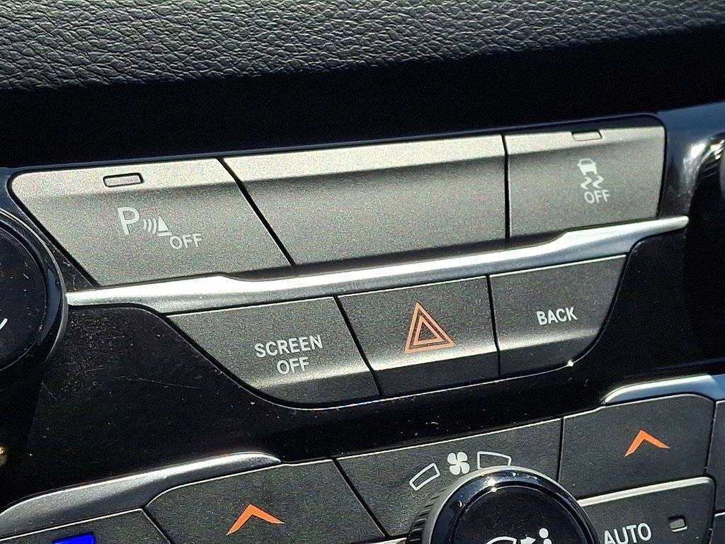 Used 2017 Chrysler Pacifica Touring-L FWD image 25