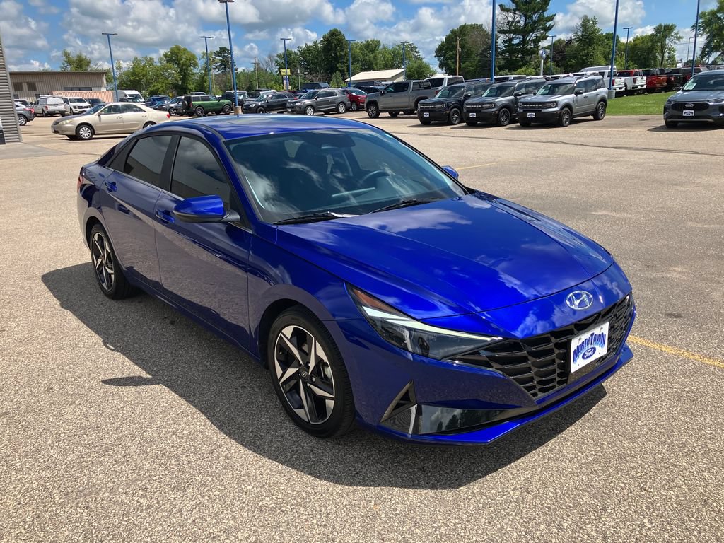 Used 2023 Hyundai Elantra Limited FWD image 4