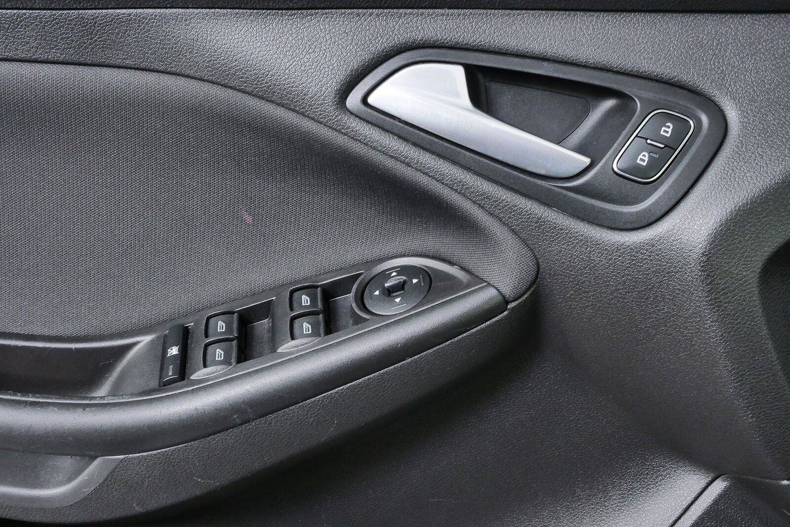 Used 2018 Ford Focus SE FWD image 10