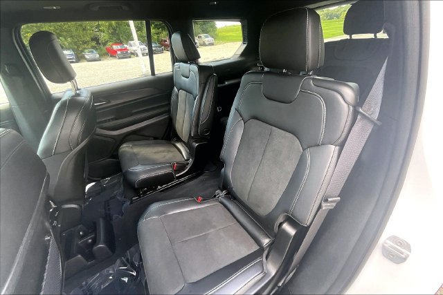 Used 2025 Jeep Grand Cherokee L Altitude AWD/4WD image 25
