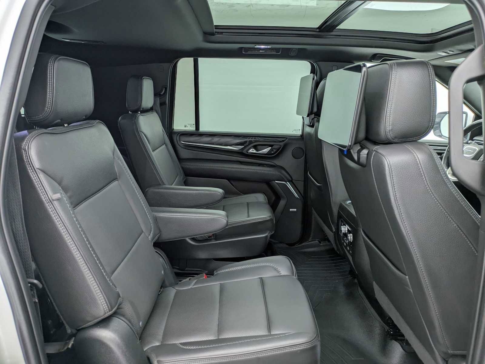 Used 2023 GMC Yukon XL Denali w/ Advanced Technology Package AWD/4WD image 25