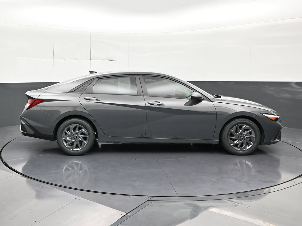Used 2024 Hyundai Elantra SEL FWD image 6
