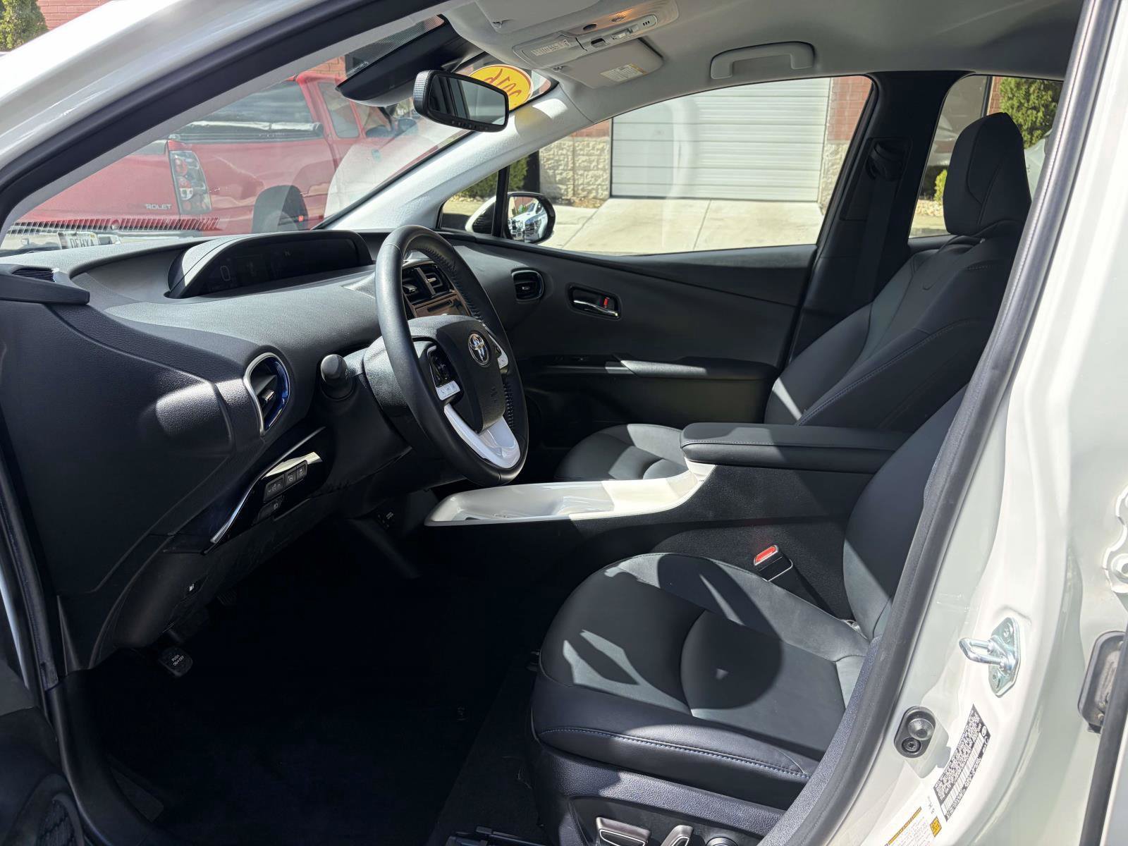 Used 2016 Toyota Prius Four Touring w/ Premium Convenience Package FWD image 4
