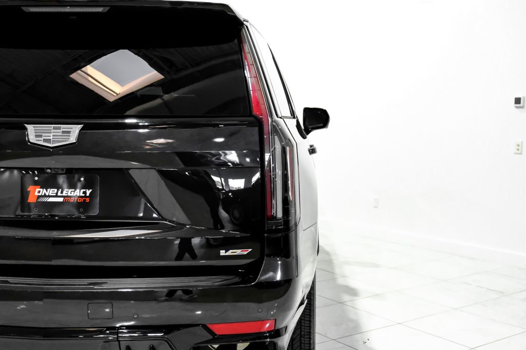 Used 2024 Cadillac Escalade V w/ LPO, ONYX Package image 48