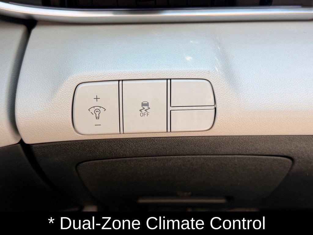 Used 2025 Hyundai Elantra Limited FWD image 29