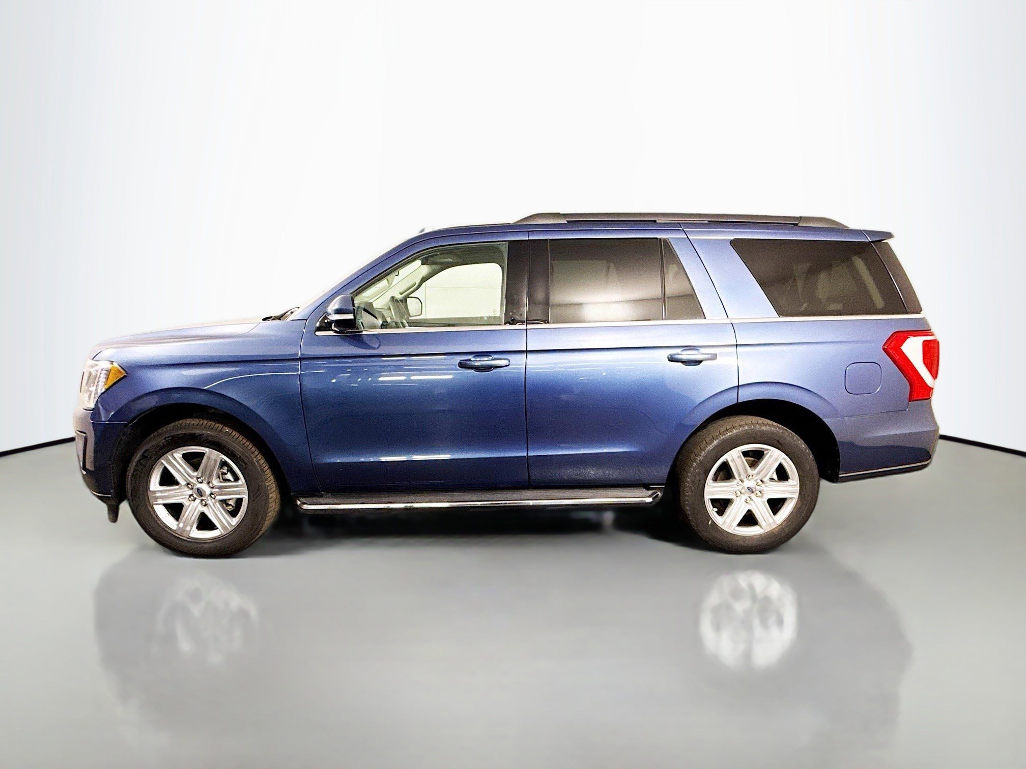 Used 2020 Ford Expedition XLT w/ Equipment Group 202A image 6