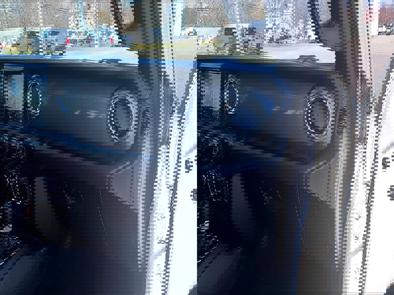 Used 2023 Jeep Gladiator Overland image 13