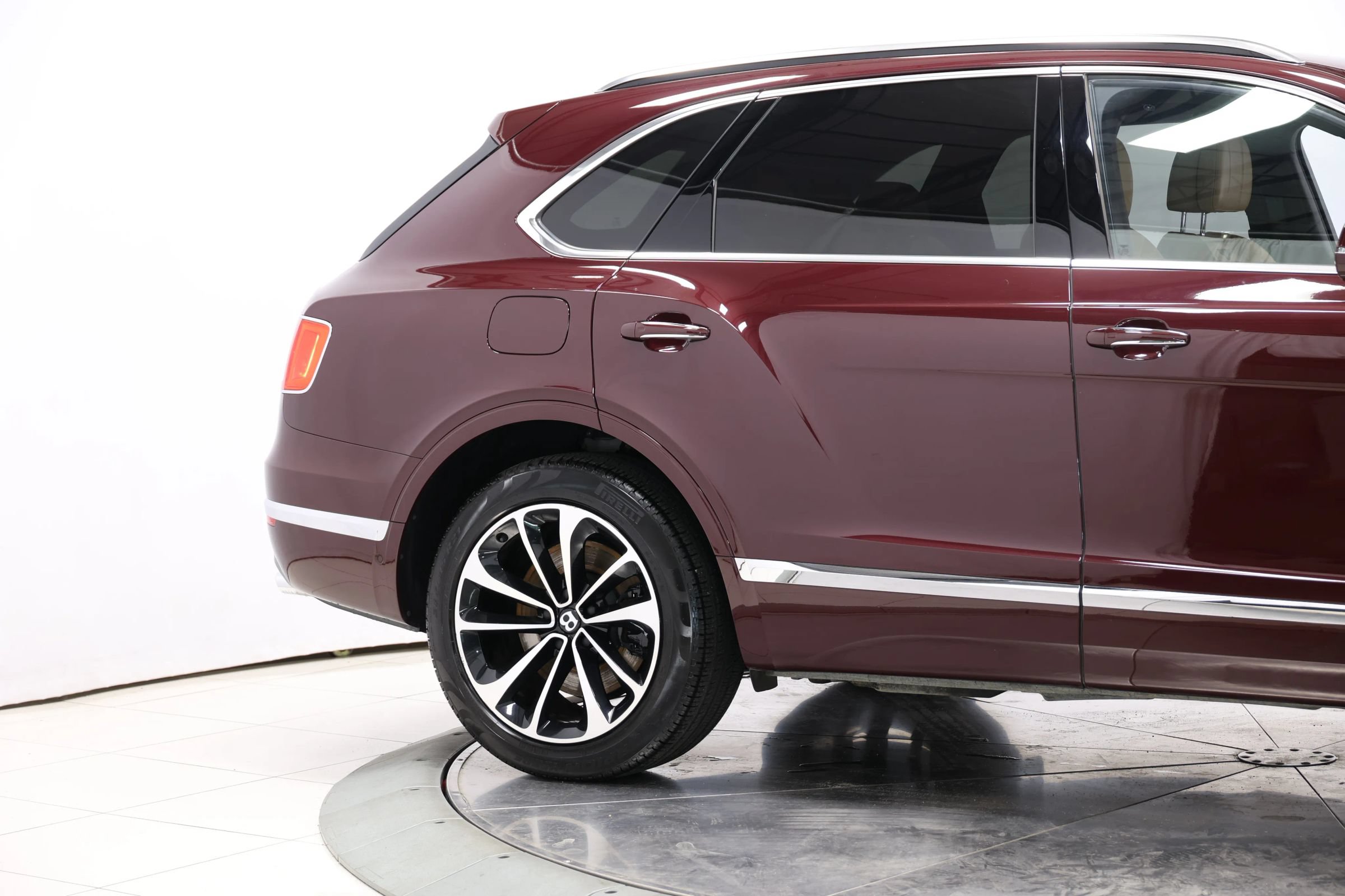 Used 2018 Bentley Bentayga AWD/4WD image 76