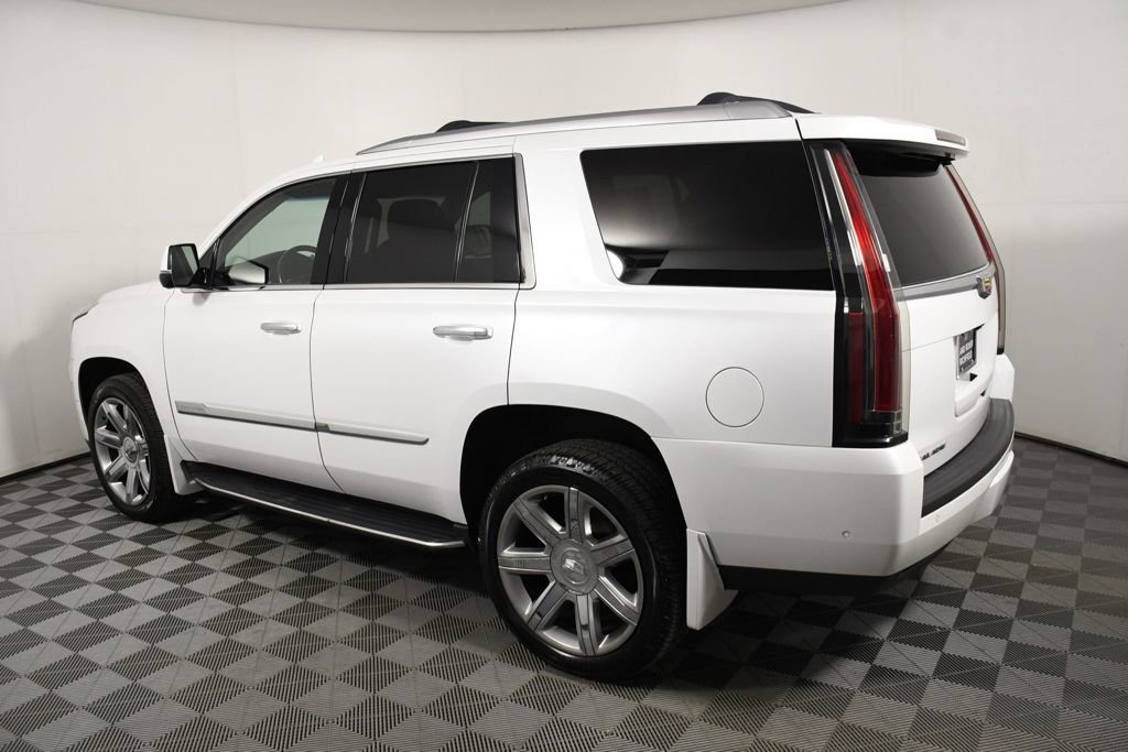 Used 2017 Cadillac Escalade Luxury image 3