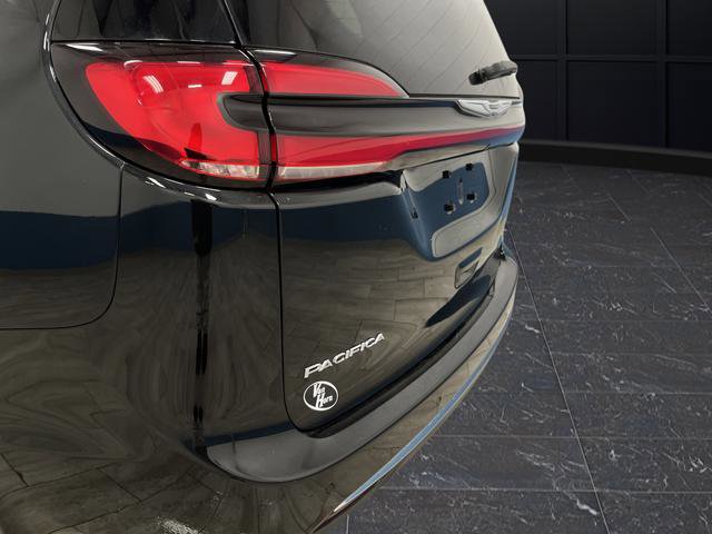 Used 2023 Chrysler Pacifica Limited image 36