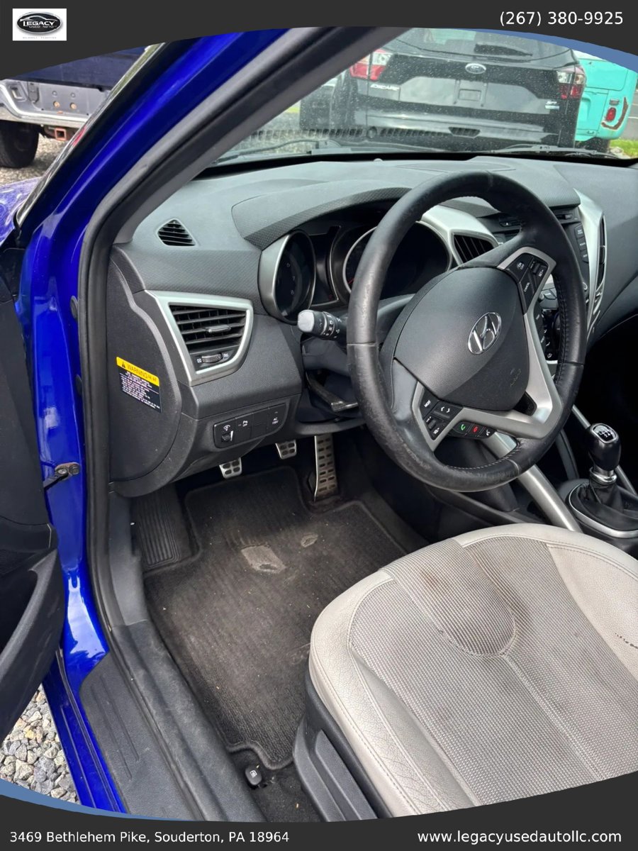Used 2012 Hyundai Veloster w/ Style Pkg FWD image 16