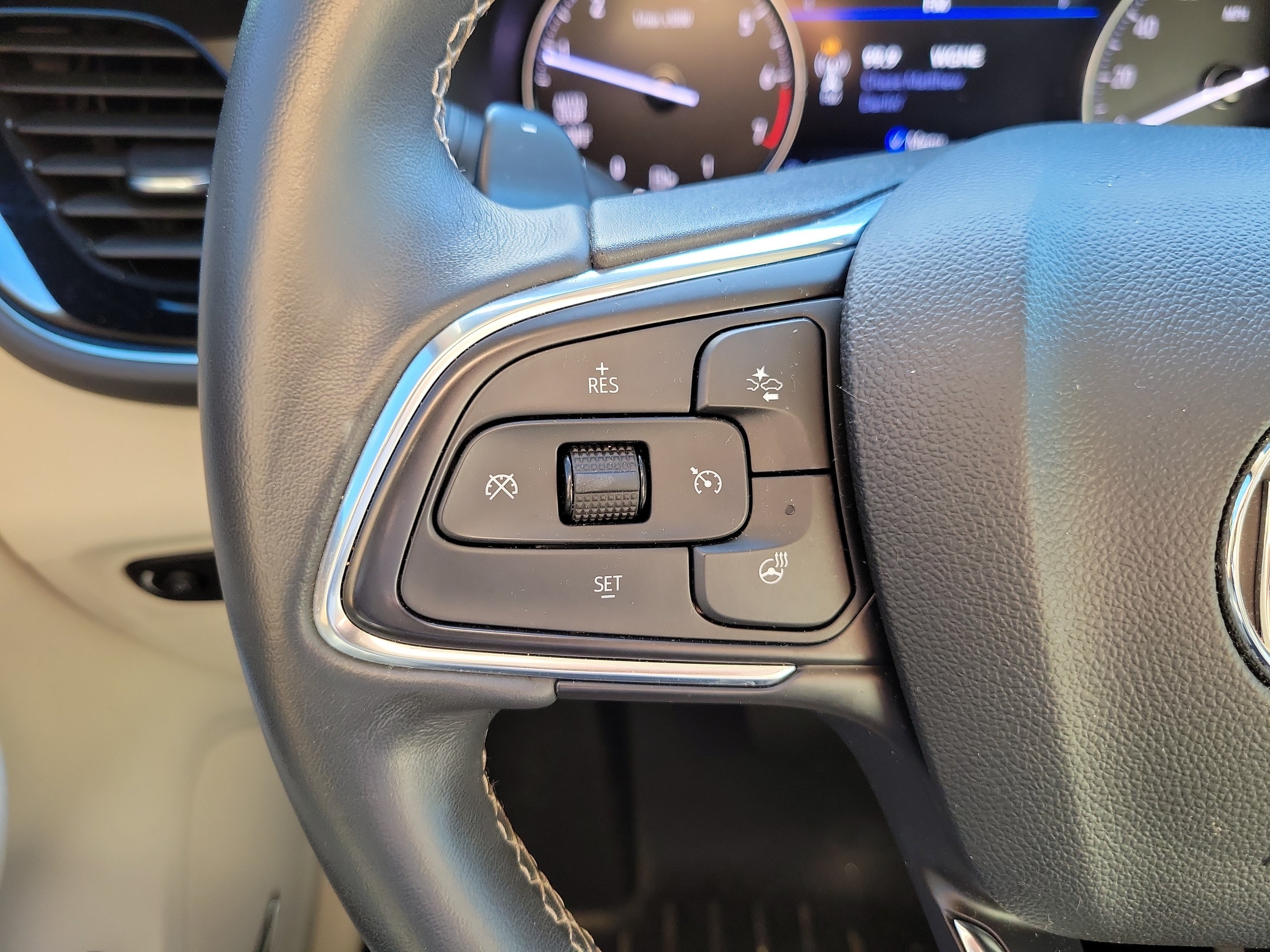 Used 2023 Buick Envision Avenir FWD image 29
