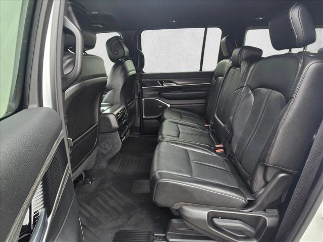 Used 2024 Jeep Wagoneer Series II w/ Flexible Seating Group RWD image 18