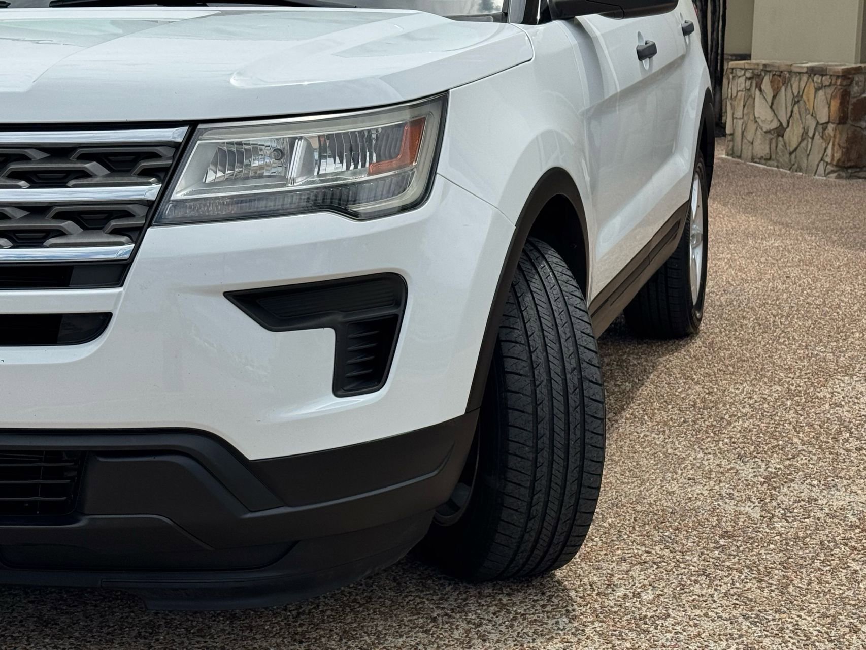 Used 2018 Ford Explorer 4WD image 3