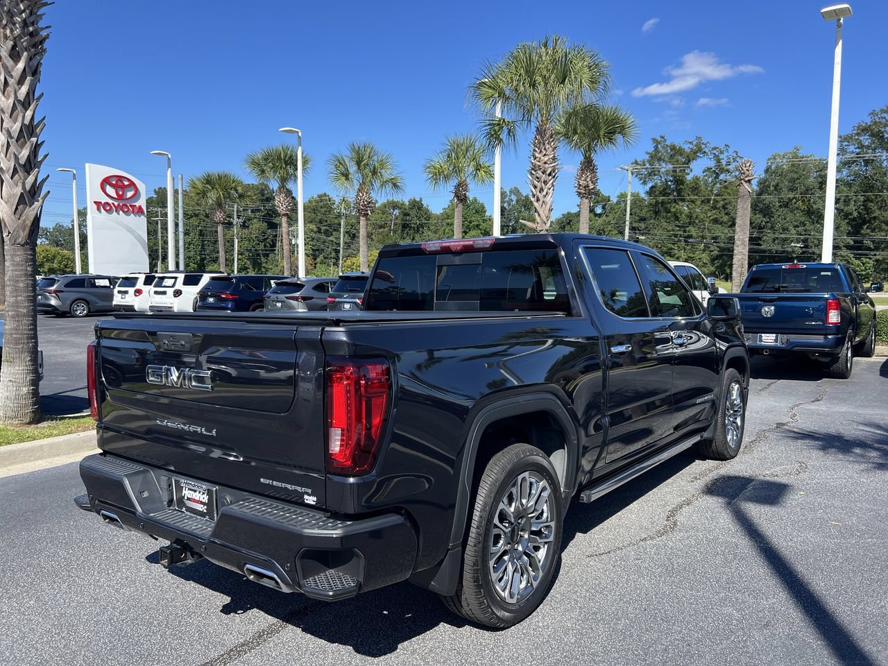 Used 2023 GMC Sierra 1500 Denali Ultimate AWD/4WD image 10
