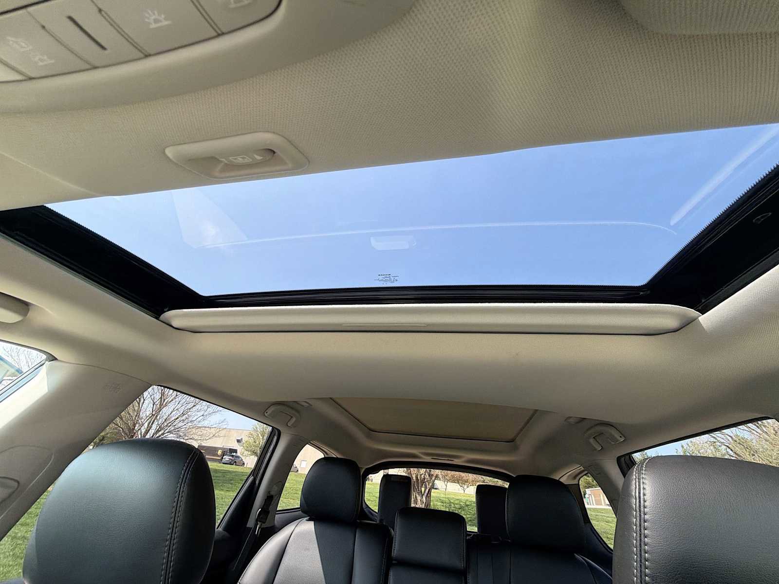 Used 2015 Nissan Pathfinder Platinum w/ Cargo Package image 16