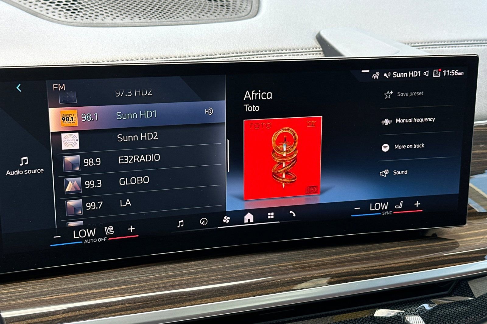 Used 2024 BMW X7 xDrive40i w/ Executive Package image 18