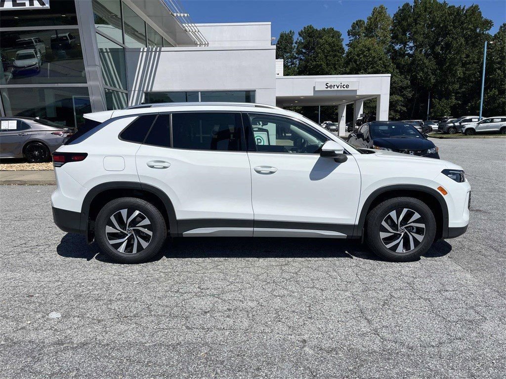 Used 2025 Volkswagen Tiguan S FWD image 2