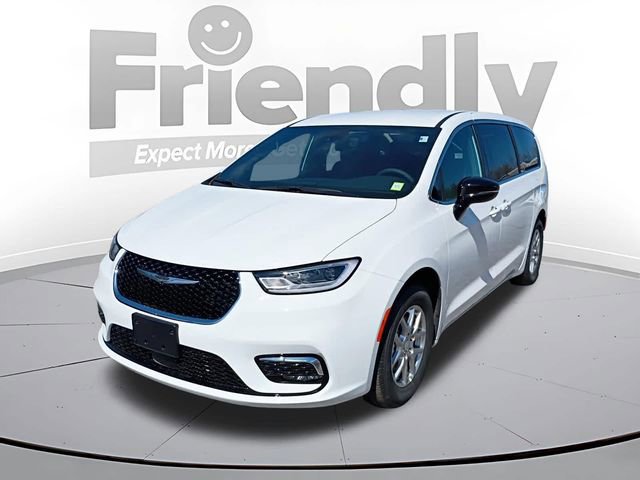 New 2026 Chrysler Pacifica Select
