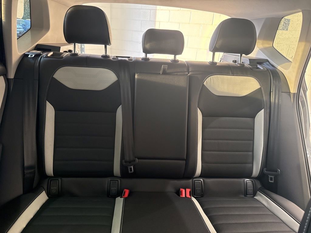 New 2025 Volkswagen Taos SEL image 15