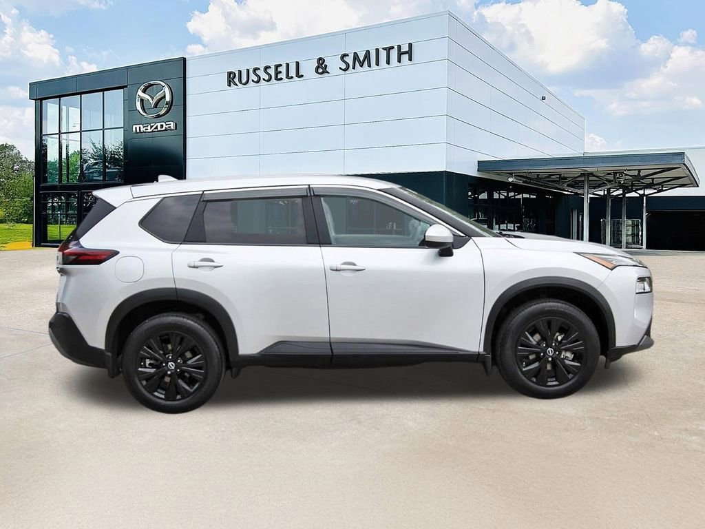 Used 2023 Nissan Rogue SV FWD image 3