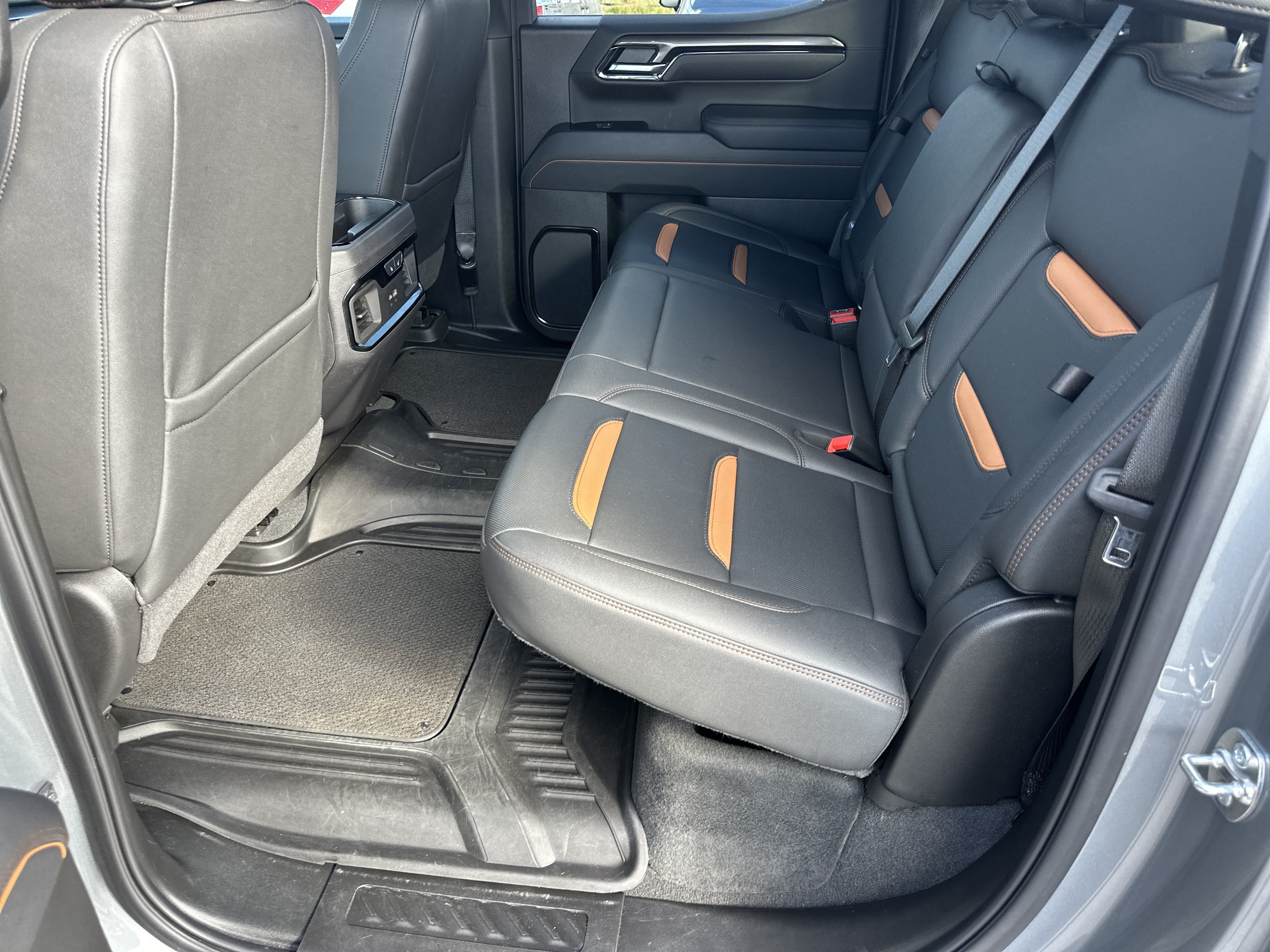Used 2025 GMC Sierra 1500 AT4 w/ Technology Package AWD/4WD image 22