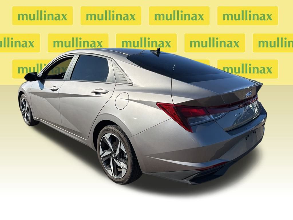 Used 2023 Hyundai Elantra SEL w/ Convenience Package image 6
