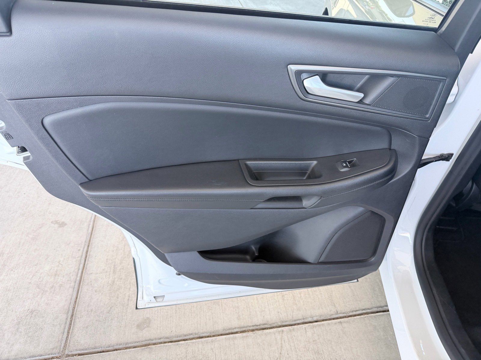 Used 2022 Ford Edge SE w/ Black Appearance Package image 18