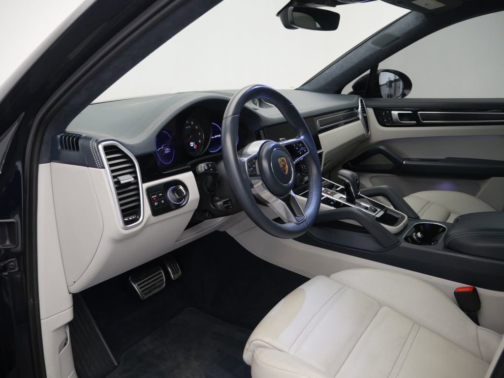 Certified 2023 Porsche Cayenne GTS AWD/4WD image 4